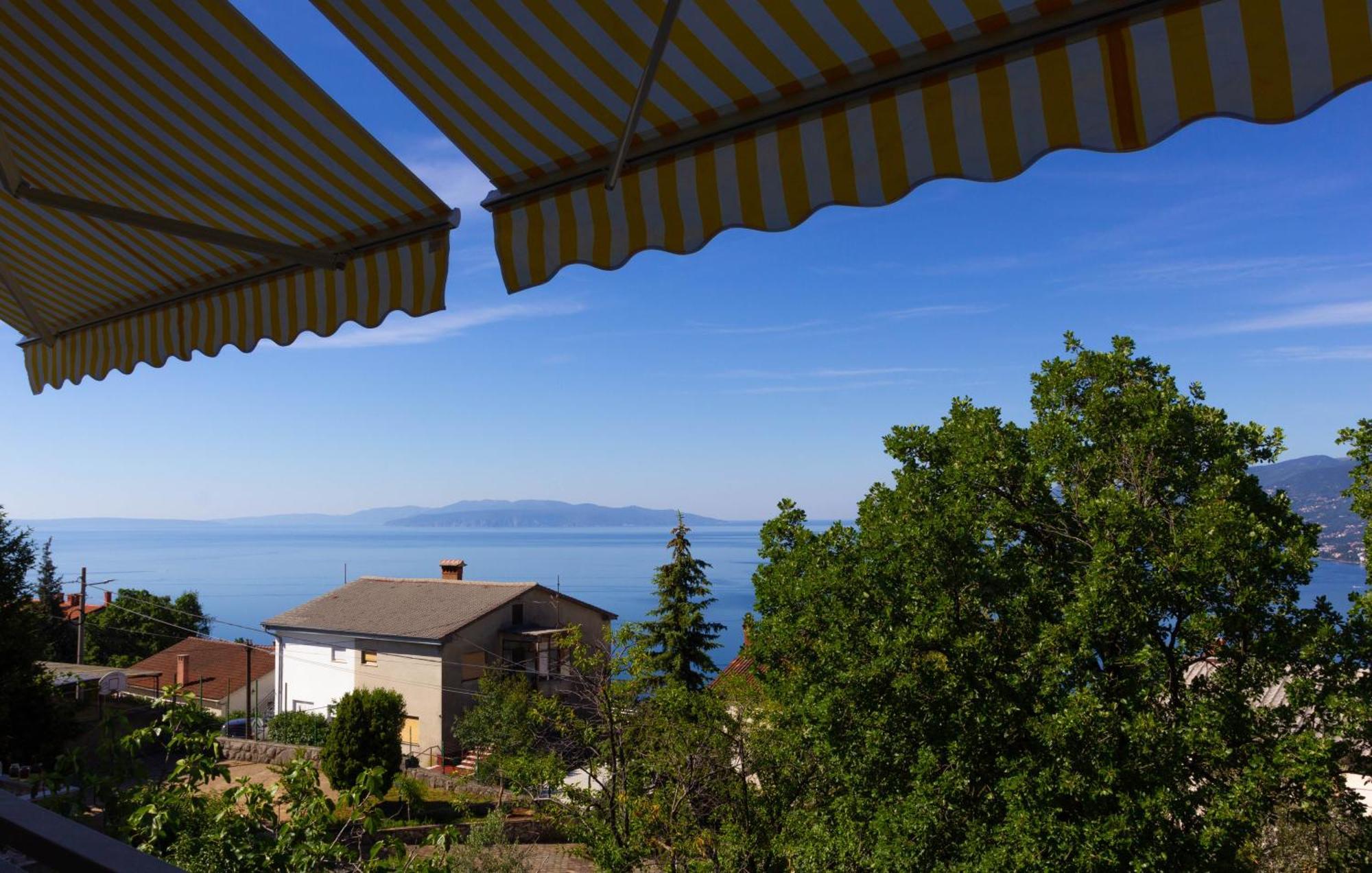 Апартаменты Sea View Retreat With 170Mbps Wifi And Sunny Balcony Кастав Экстерьер фото